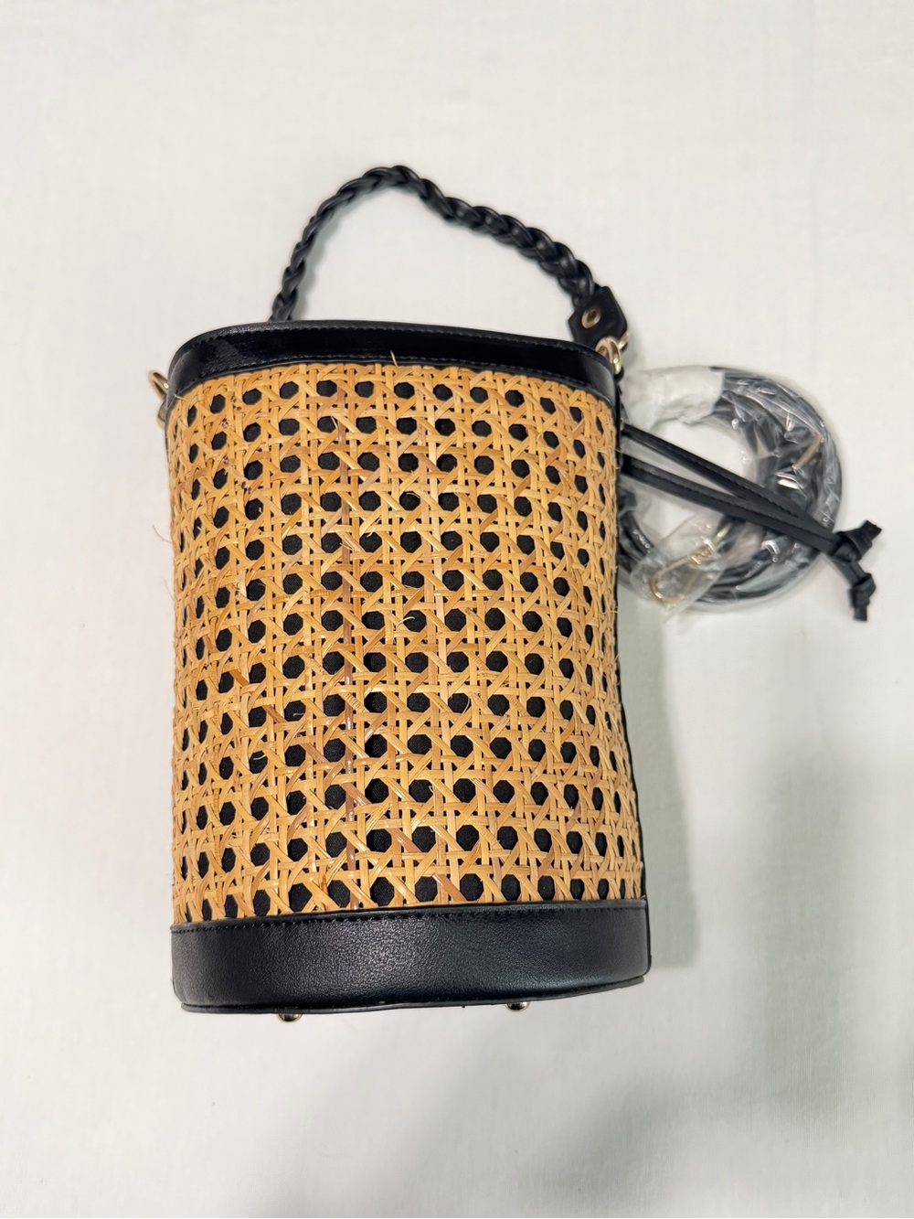 Tommy Bahama Rattan Bucket Bag NWT - Picture 4 of 7